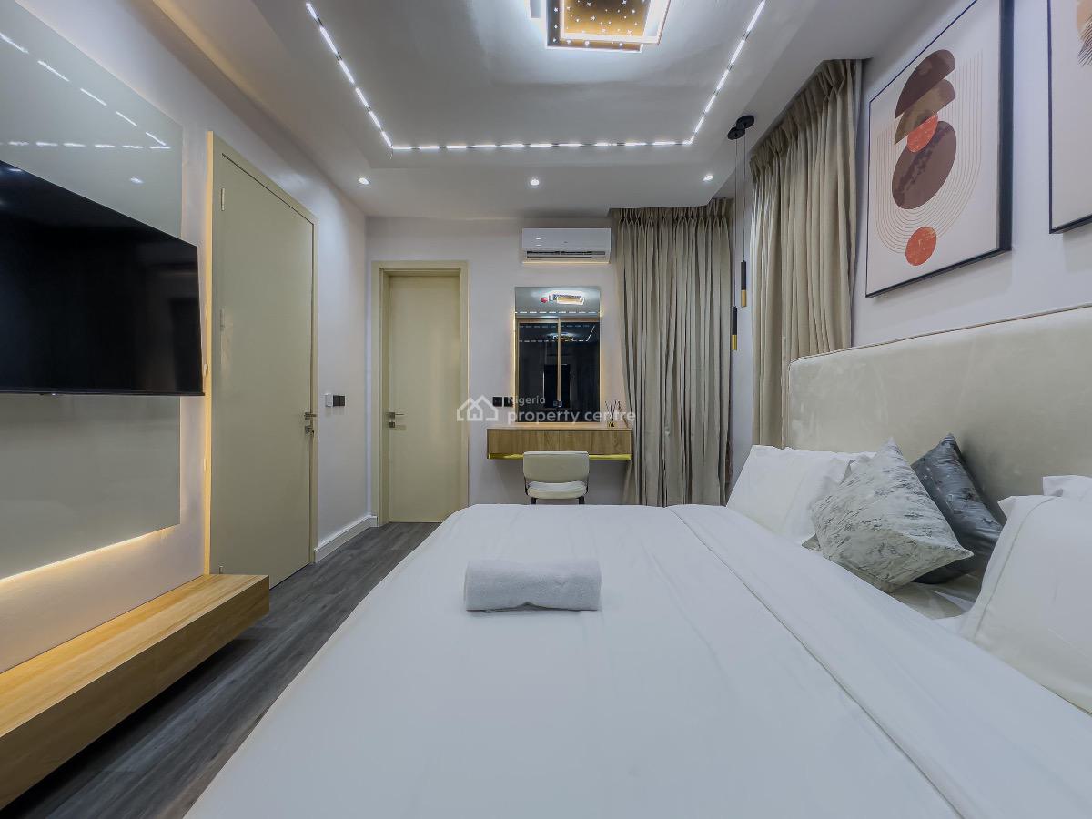 Beautiful 2 Bedroom Apartment, Lekki Phase 1, Lekki, Lagos, Flat / Apartment Short Let