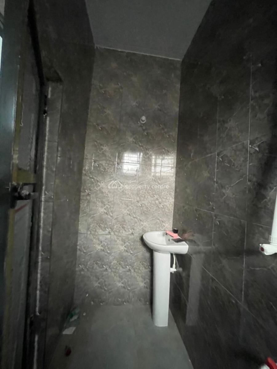 Luxurious and Spacious 2 Bedroom in a Good Neighborhood, United Estate, Sangotedo, Ajah, Lagos, Flat / Apartment for Rent