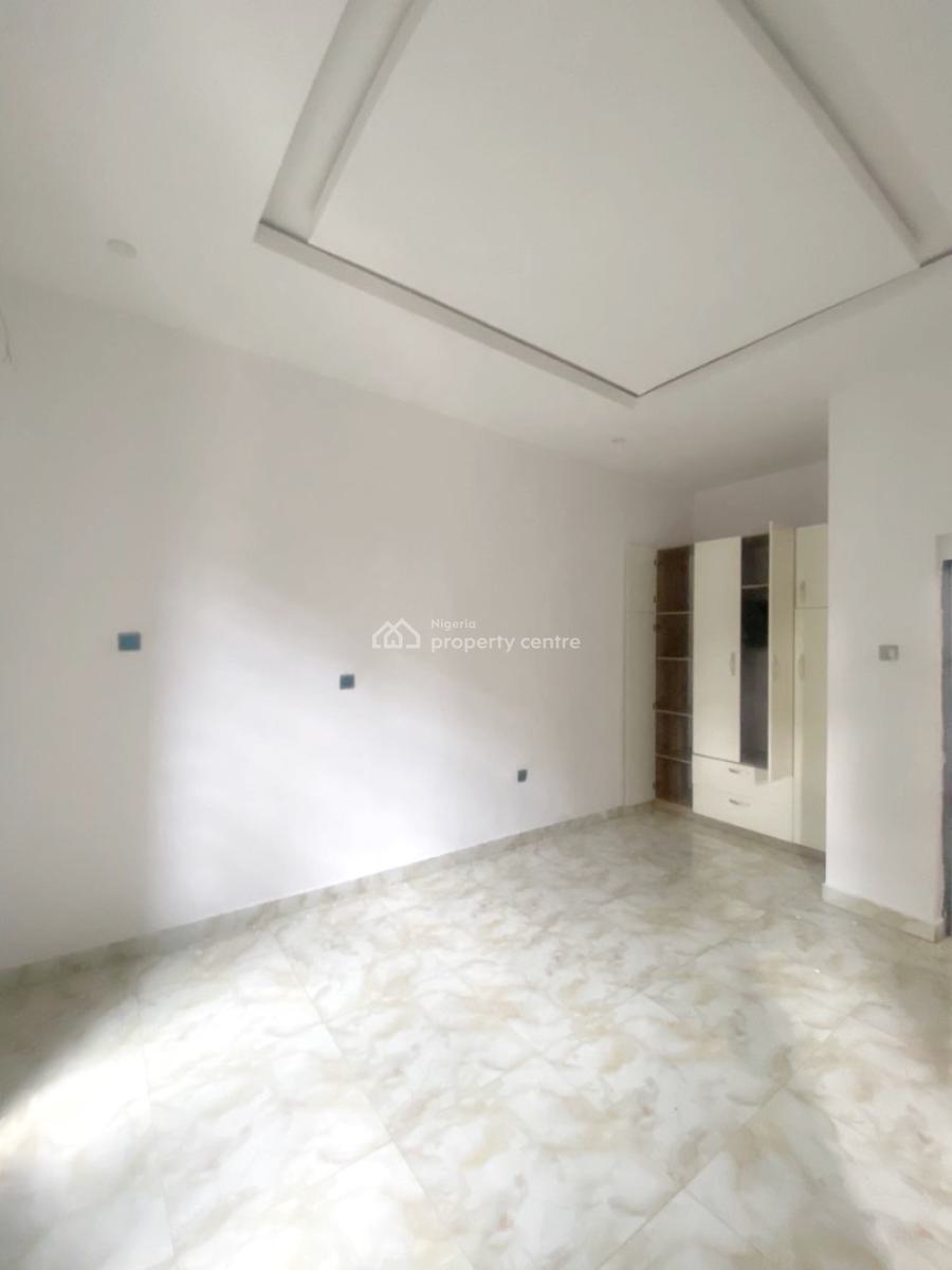 Luxury & Well Maintained Spacious 2 Bedroom Apartment in an Estate, Olowora, Omole Phase 2, Ikeja, Lagos, Flat / Apartment for Rent