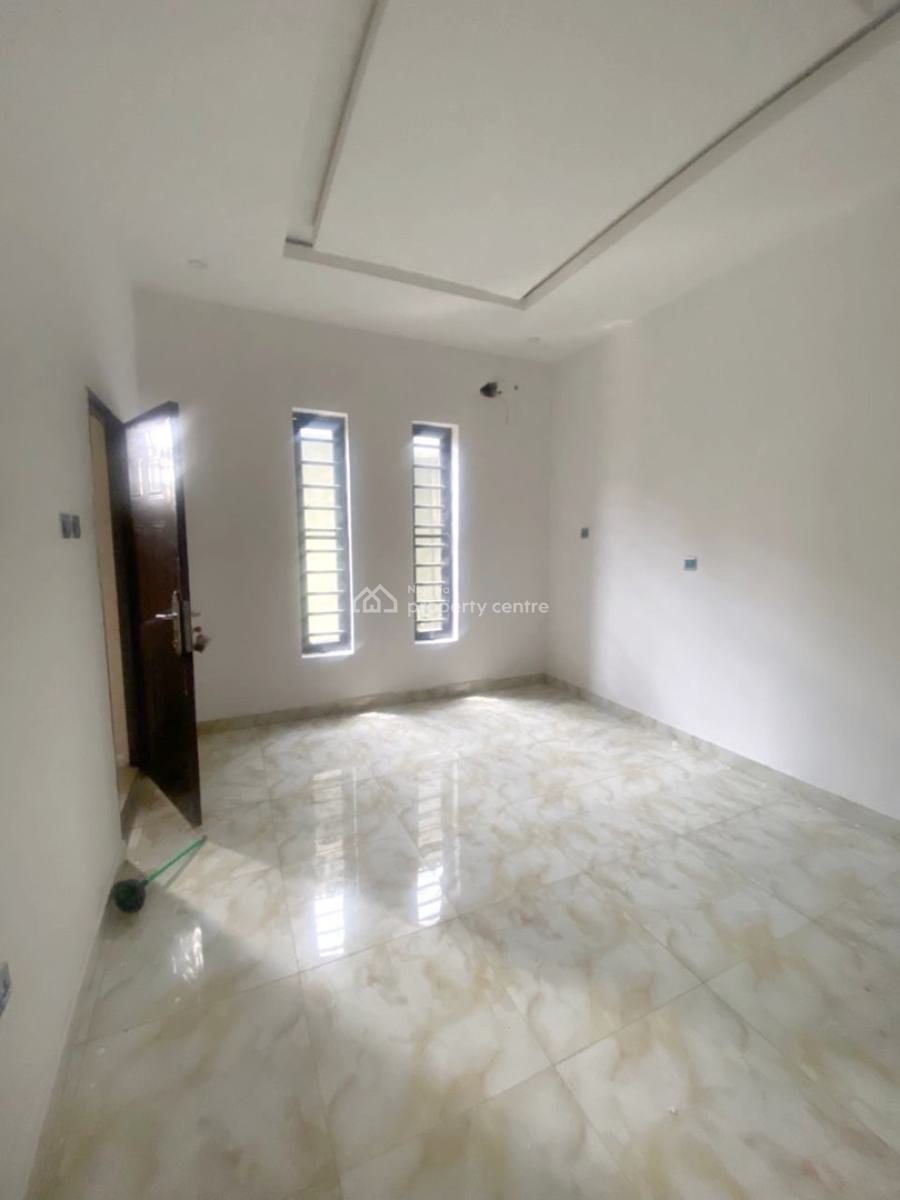 Luxury & Well Maintained Spacious 2 Bedroom Apartment in an Estate, Olowora, Omole Phase 2, Ikeja, Lagos, Flat / Apartment for Rent