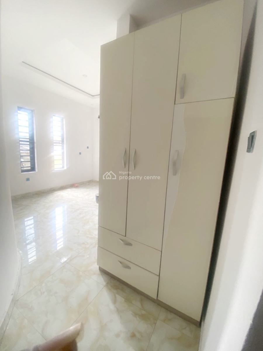 Luxury & Well Maintained Spacious 2 Bedroom Apartment in an Estate, Olowora, Omole Phase 2, Ikeja, Lagos, Flat / Apartment for Rent