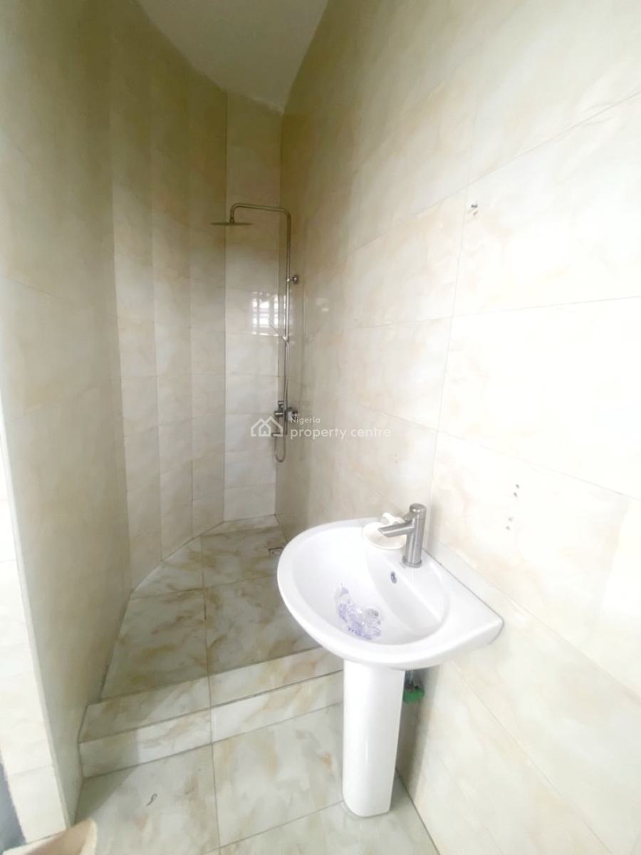 Luxury & Well Maintained Spacious 2 Bedroom Apartment in an Estate, Olowora, Omole Phase 2, Ikeja, Lagos, Flat / Apartment for Rent