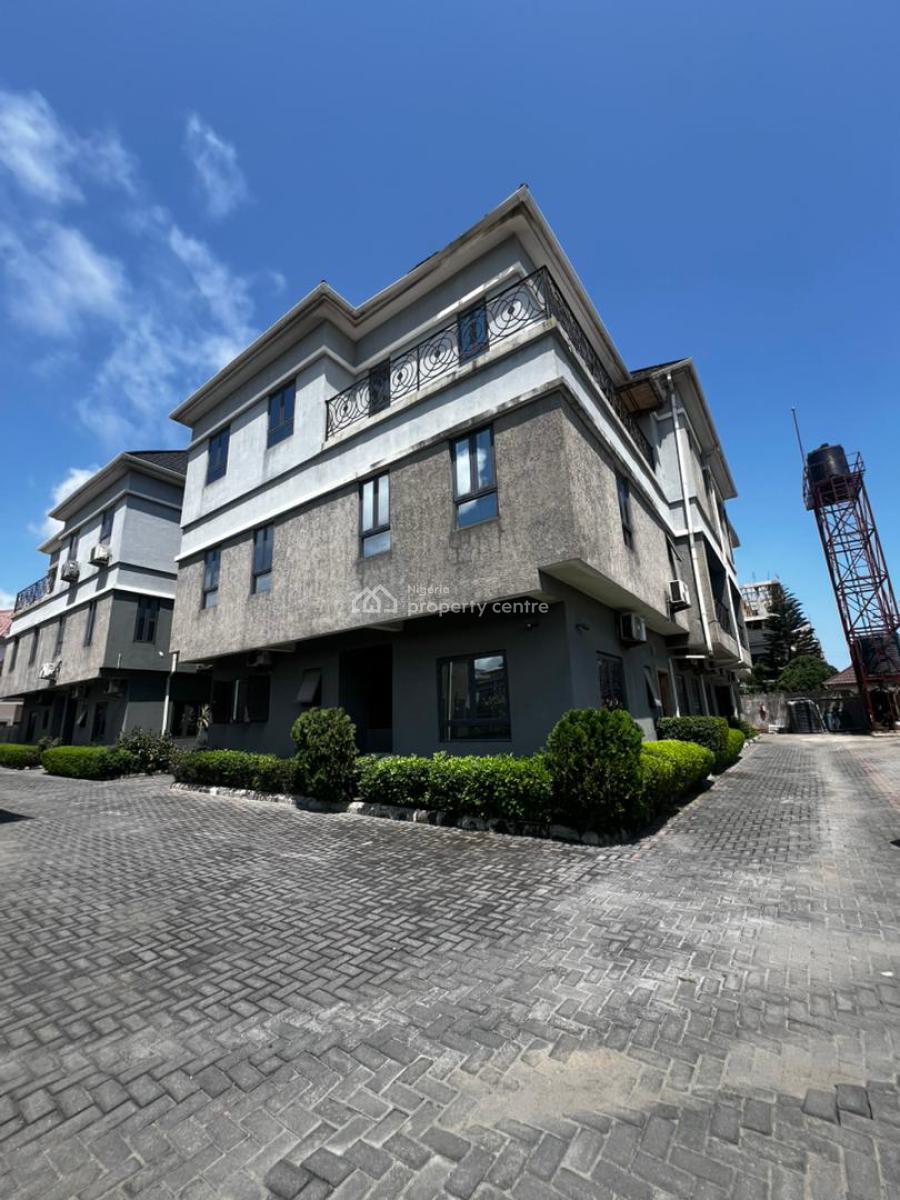 Fully Serviced Luxury 3 Bedrooms Apartment Upstairs with 1-room Bq, Lekki Right Side, Lekki Phase 1, Lekki, Lagos, Flat / Apartment for Rent