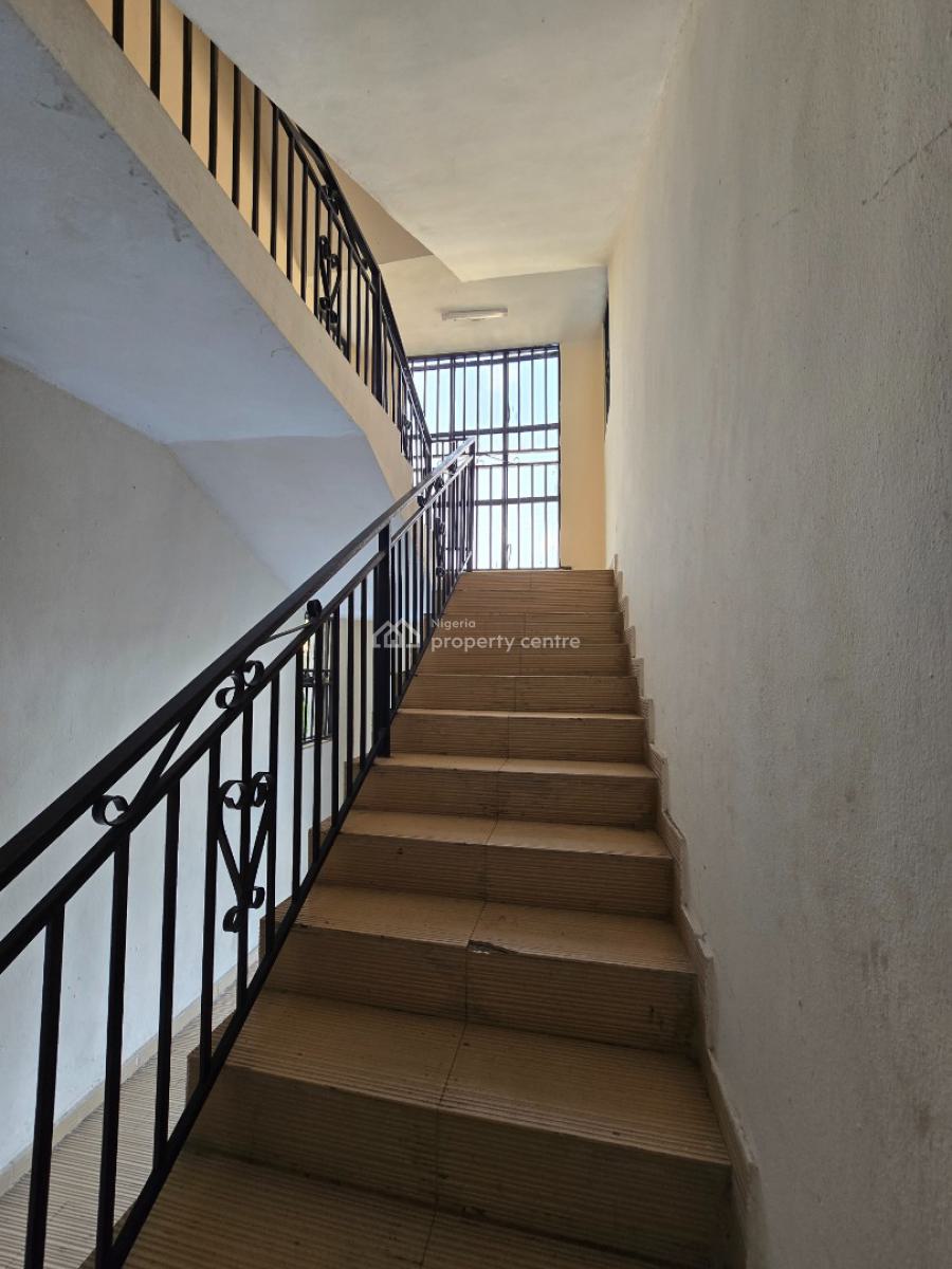 Spacious 3 Bedroom Apartment  with Bq, Off Admiralty Rd, Lekki Phase 1, Lekki, Lagos, Flat / Apartment for Rent
