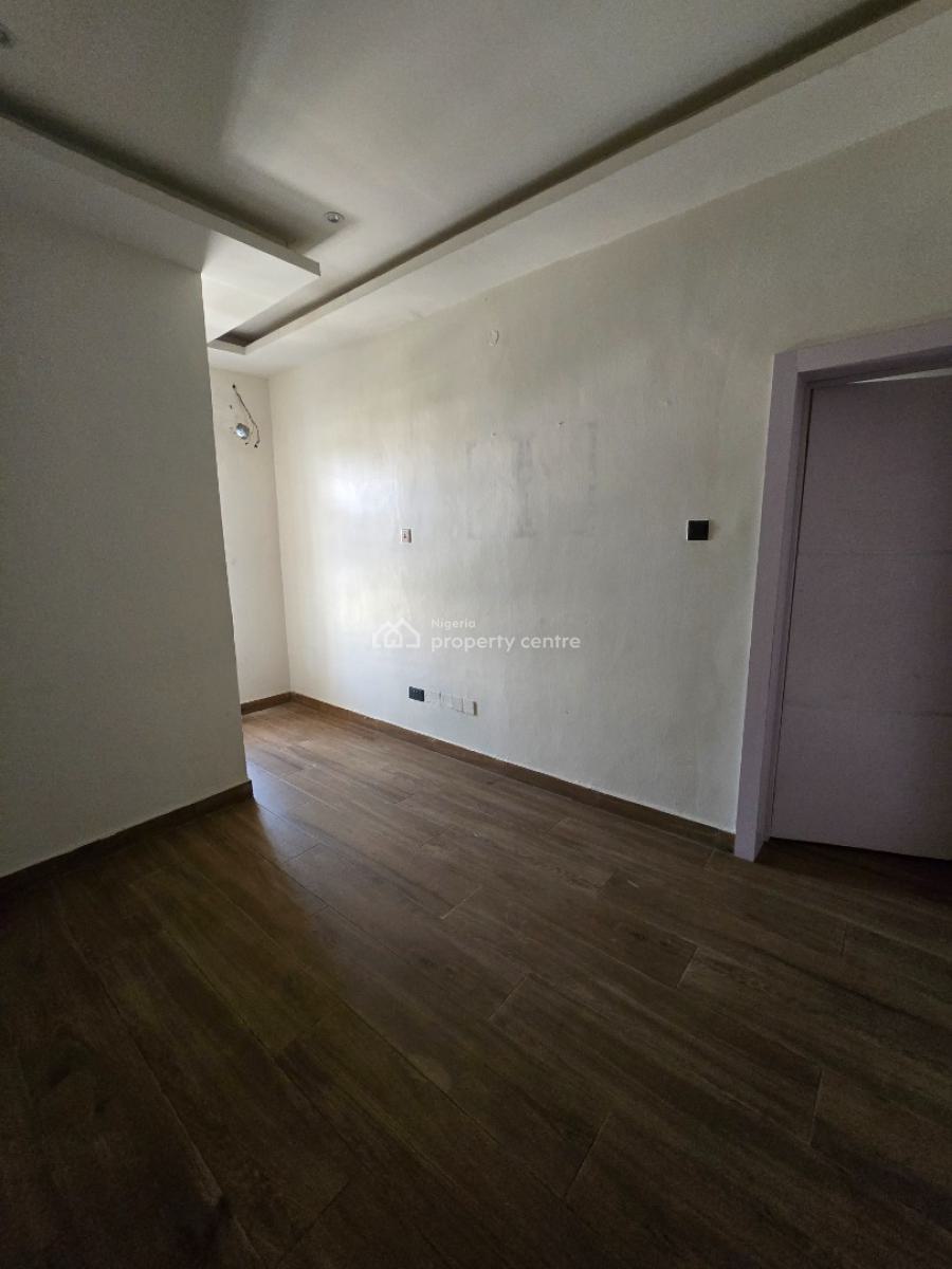 Spacious 3 Bedroom Apartment  with Bq, Off Admiralty Rd, Lekki Phase 1, Lekki, Lagos, Flat / Apartment for Rent
