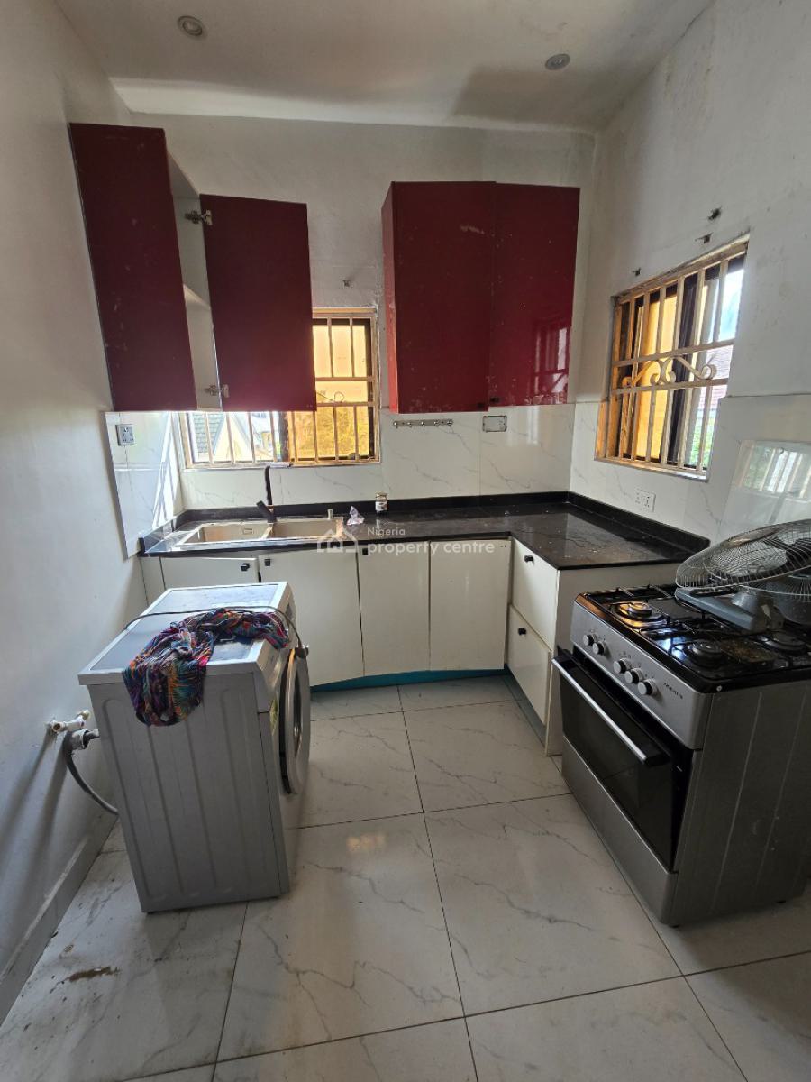 Spacious 3 Bedroom Apartment  with Bq, Off Admiralty Rd, Lekki Phase 1, Lekki, Lagos, Flat / Apartment for Rent