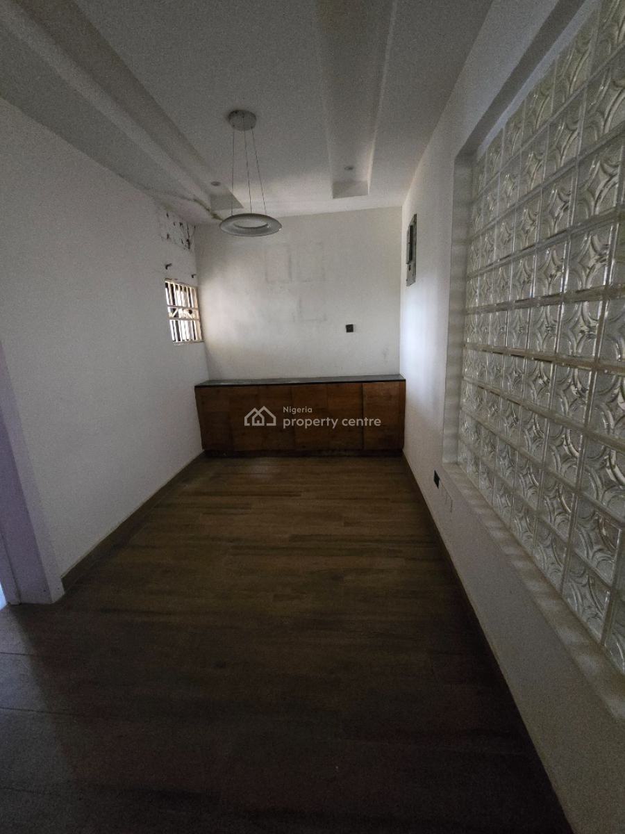 Spacious 3 Bedroom Apartment  with Bq, Off Admiralty Rd, Lekki Phase 1, Lekki, Lagos, Flat / Apartment for Rent
