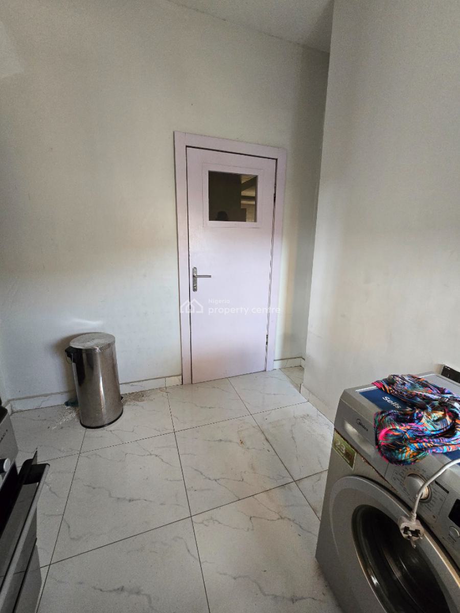 Spacious 3 Bedroom Apartment  with Bq, Off Admiralty Rd, Lekki Phase 1, Lekki, Lagos, Flat / Apartment for Rent