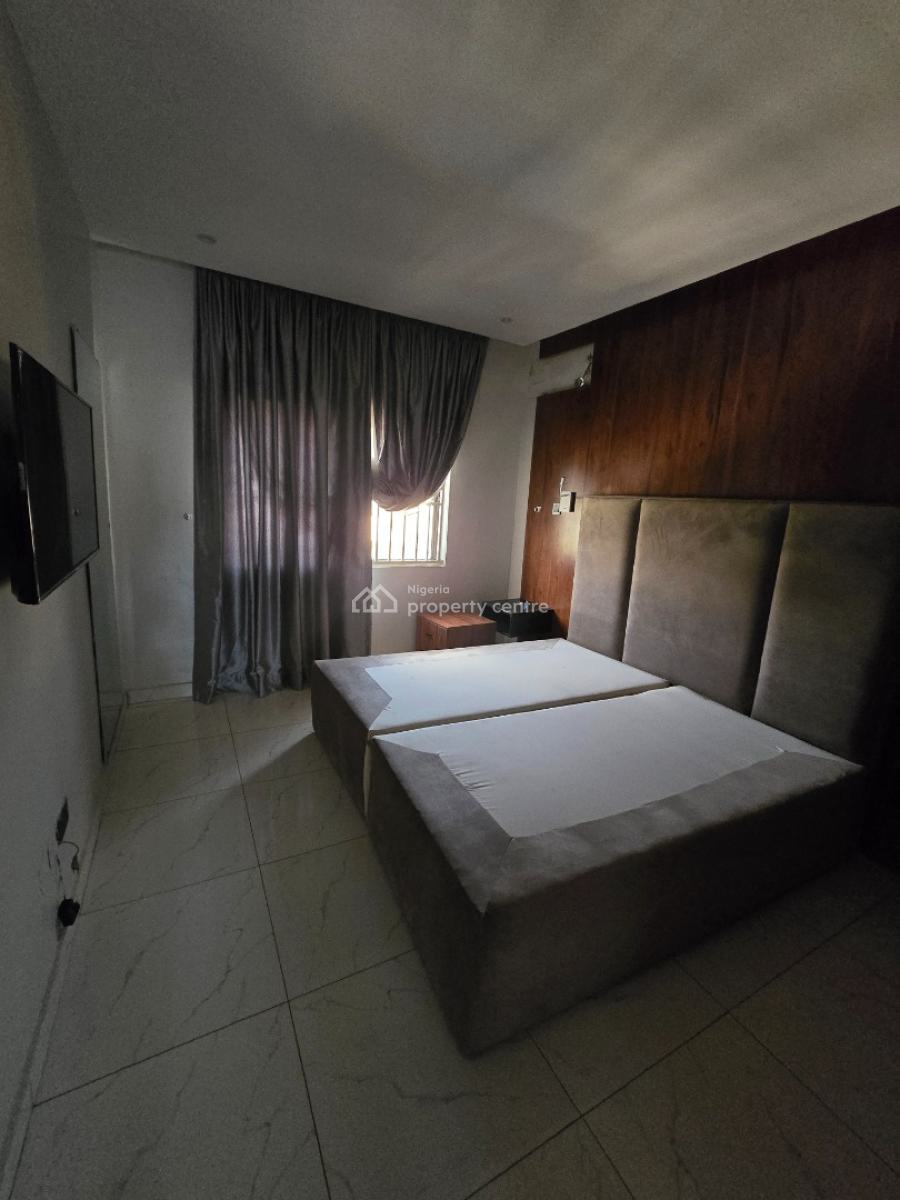 Spacious 3 Bedroom Apartment  with Bq, Off Admiralty Rd, Lekki Phase 1, Lekki, Lagos, Flat / Apartment for Rent