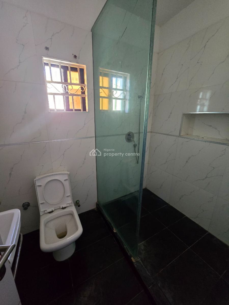 Spacious 3 Bedroom Apartment  with Bq, Off Admiralty Rd, Lekki Phase 1, Lekki, Lagos, Flat / Apartment for Rent
