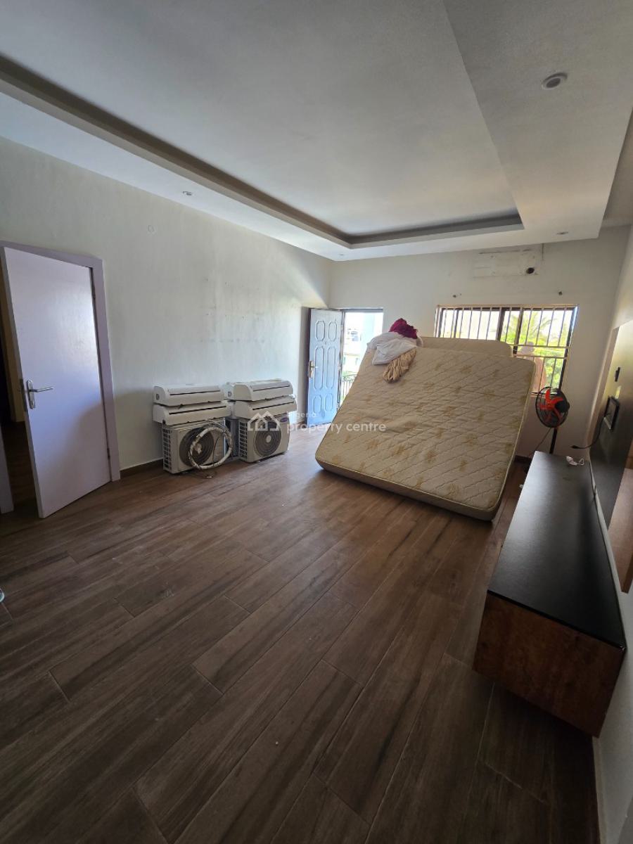 Spacious 3 Bedroom Apartment  with Bq, Off Admiralty Rd, Lekki Phase 1, Lekki, Lagos, Flat / Apartment for Rent