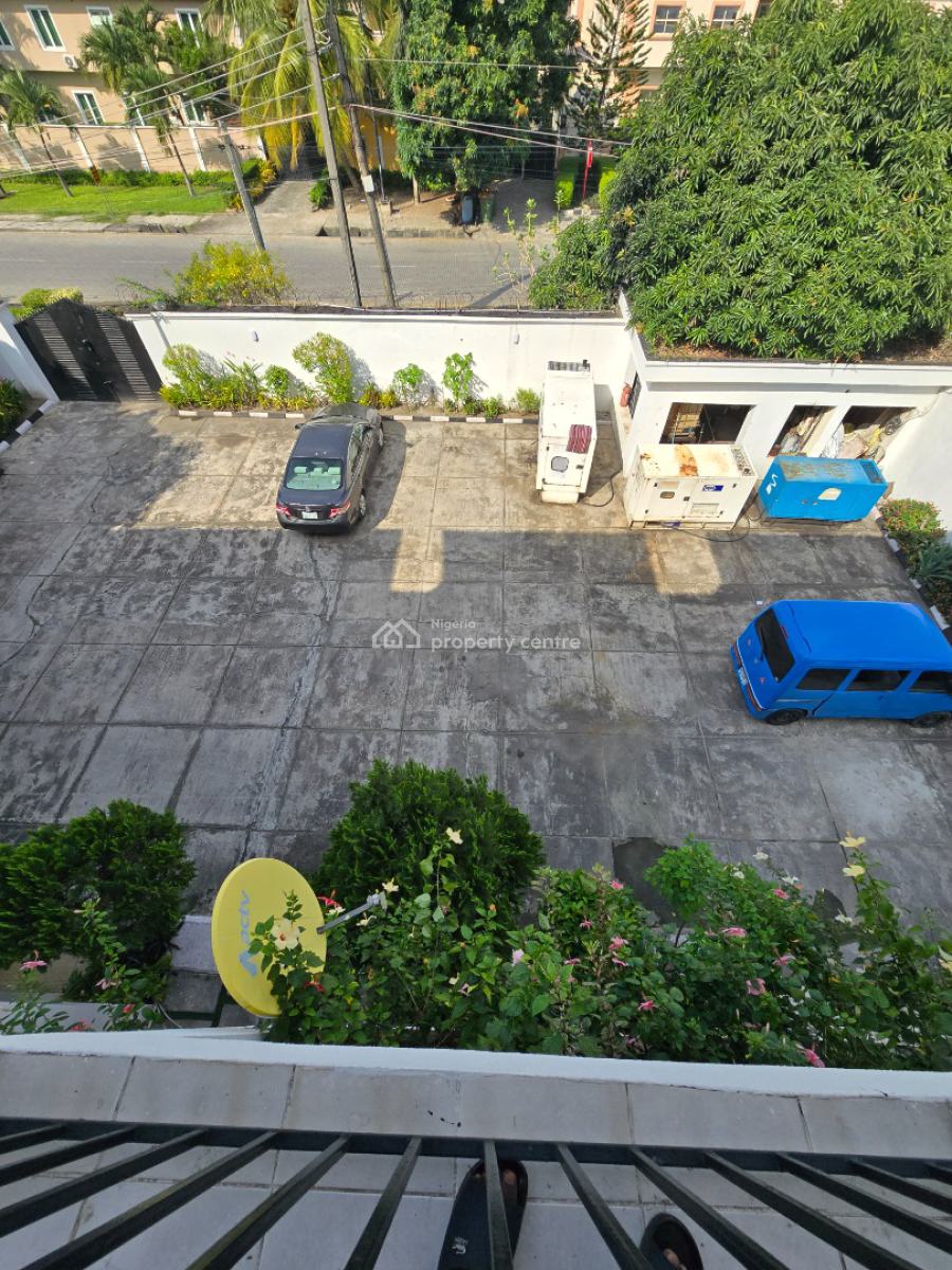 Spacious 3 Bedroom Apartment  with Bq, Off Admiralty Rd, Lekki Phase 1, Lekki, Lagos, Flat / Apartment for Rent