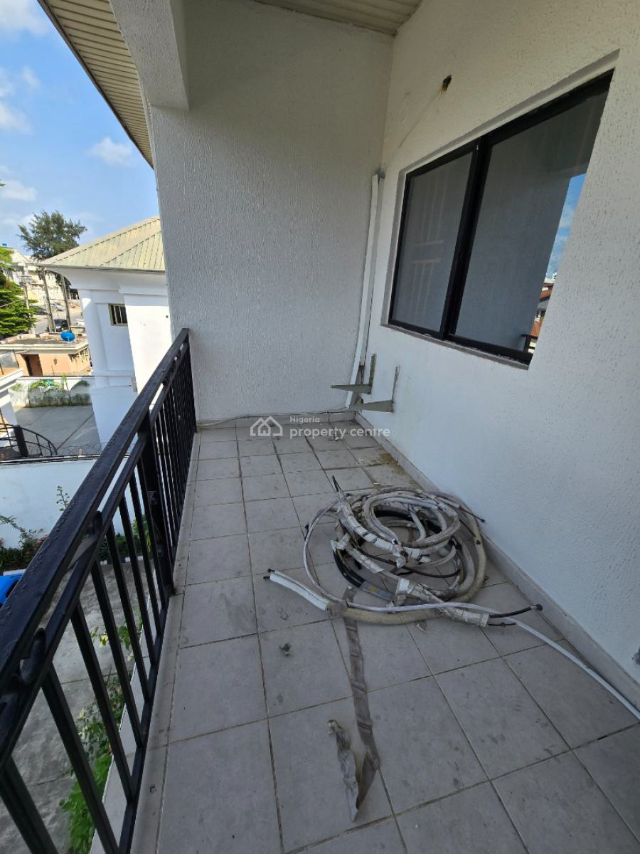 Spacious 3 Bedroom Apartment  with Bq, Off Admiralty Rd, Lekki Phase 1, Lekki, Lagos, Flat / Apartment for Rent