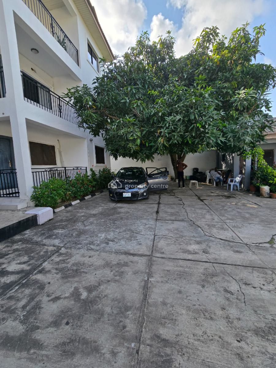 Spacious 3 Bedroom Apartment  with Bq, Off Admiralty Rd, Lekki Phase 1, Lekki, Lagos, Flat / Apartment for Rent