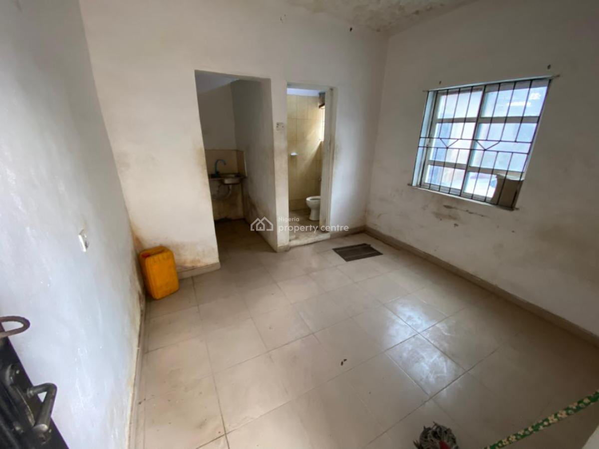 Lovely Self Contain, Akoka, Yaba, Lagos, Self Contain (single Rooms) for Rent