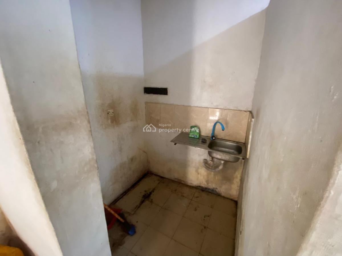 Lovely Self Contain, Akoka, Yaba, Lagos, Self Contain (single Rooms) for Rent