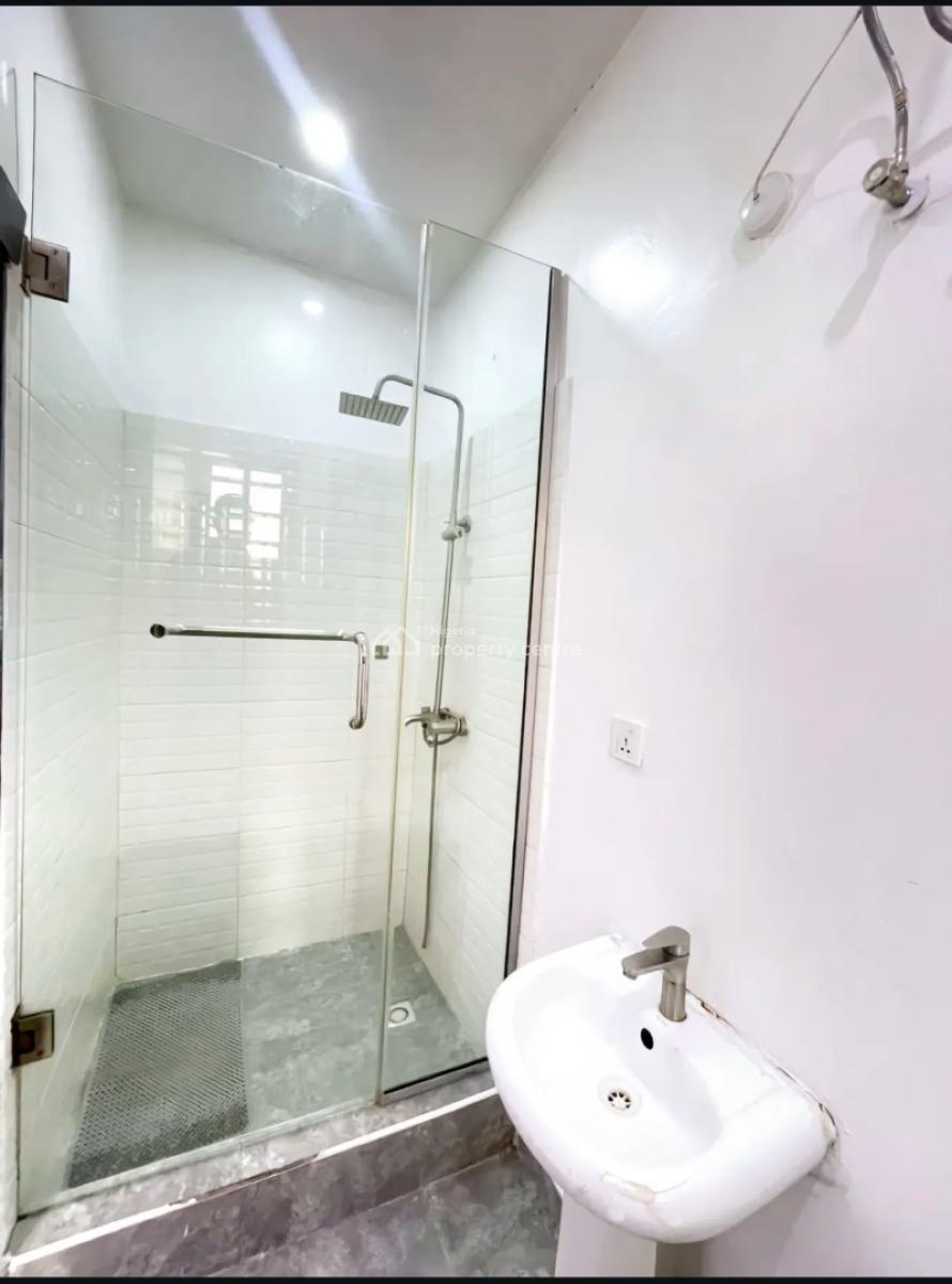 2 Bedroom Spacious Apartment with a Swimming Pool, Ologolo, Lekki, Lagos, Flat / Apartment for Sale