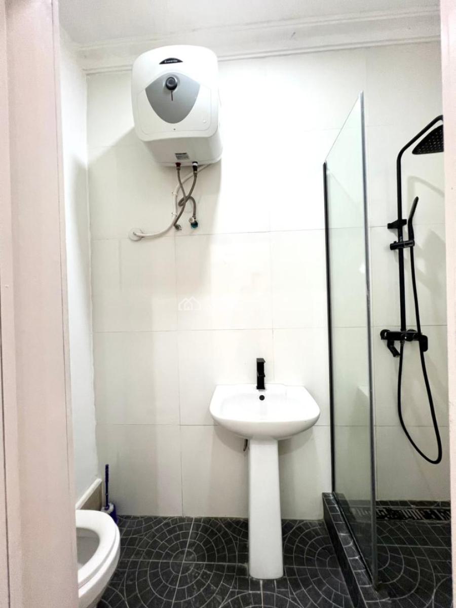 Lovely 3 Bedroom Apartment with Bq in a Secure Estate, Lekki Phase 1, Lekki, Lagos, Flat / Apartment for Rent