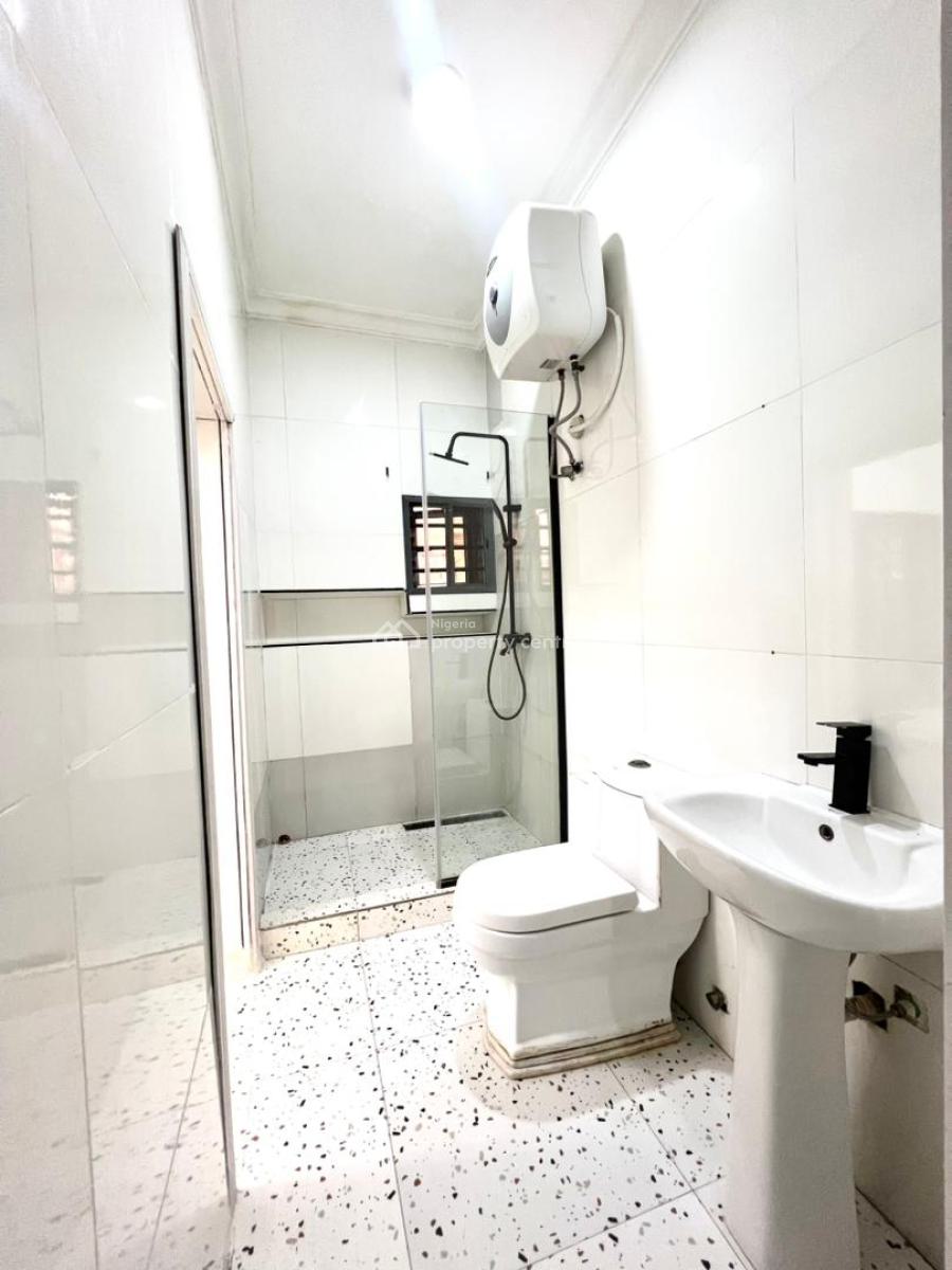 Lovely 2 Bedroom Apartment with Bq in a Secure Estate, Lekki Phase 1, Lekki, Lagos, Flat / Apartment for Rent
