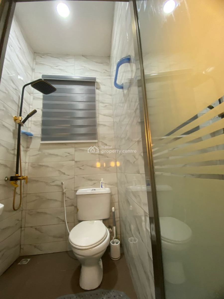 3 Bedroom Apartment, Otedola Estate, Omole Phase 2, Ikeja, Lagos, Flat / Apartment Short Let