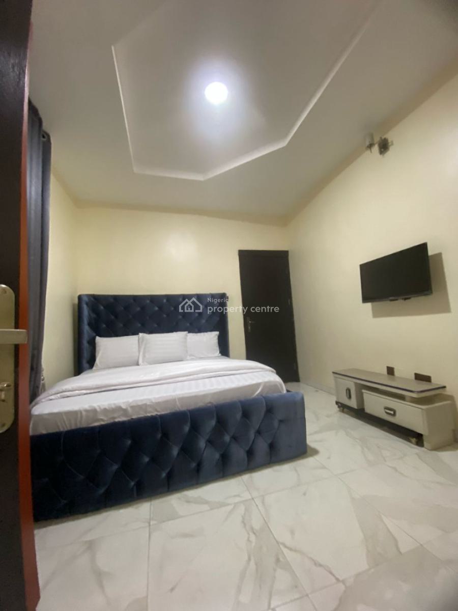 3 Bedroom Apartment, Otedola Estate, Omole Phase 2, Ikeja, Lagos, Flat / Apartment Short Let