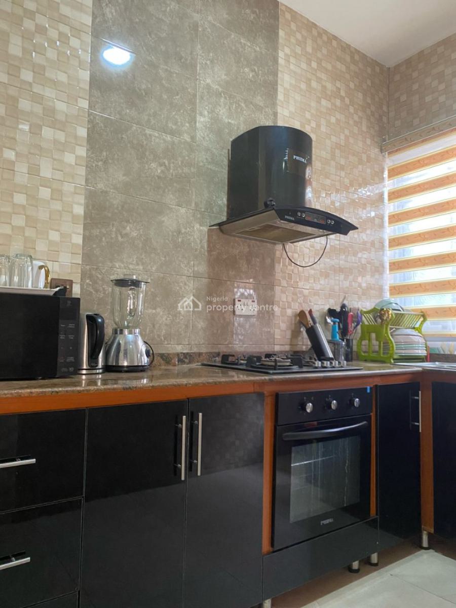 3 Bedroom Apartment, Otedola Estate, Omole Phase 2, Ikeja, Lagos, Flat / Apartment Short Let