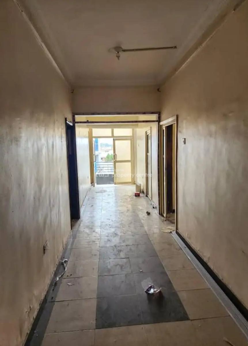 Well Built Commercial Building, Liberty Road, Off Ring Road,, Ibadan, Oyo, Office Space for Rent