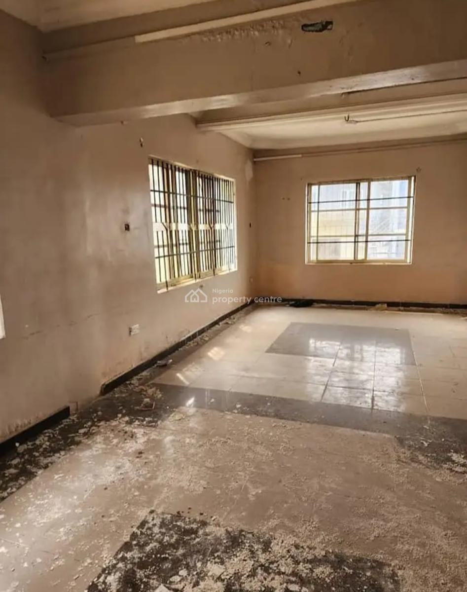 Well Built Commercial Building, Liberty Road, Off Ring Road,, Ibadan, Oyo, Office Space for Rent