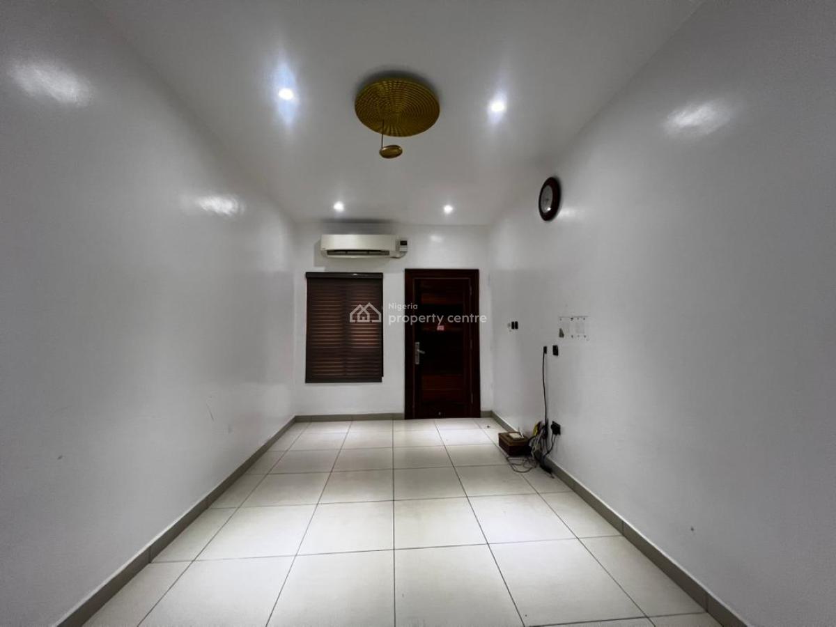 Fully Serviced Luxury 3 Bedroom Apartment Upstairs with 1-room Bq, Lekki Phase 1, Lekki, Lagos, House for Rent