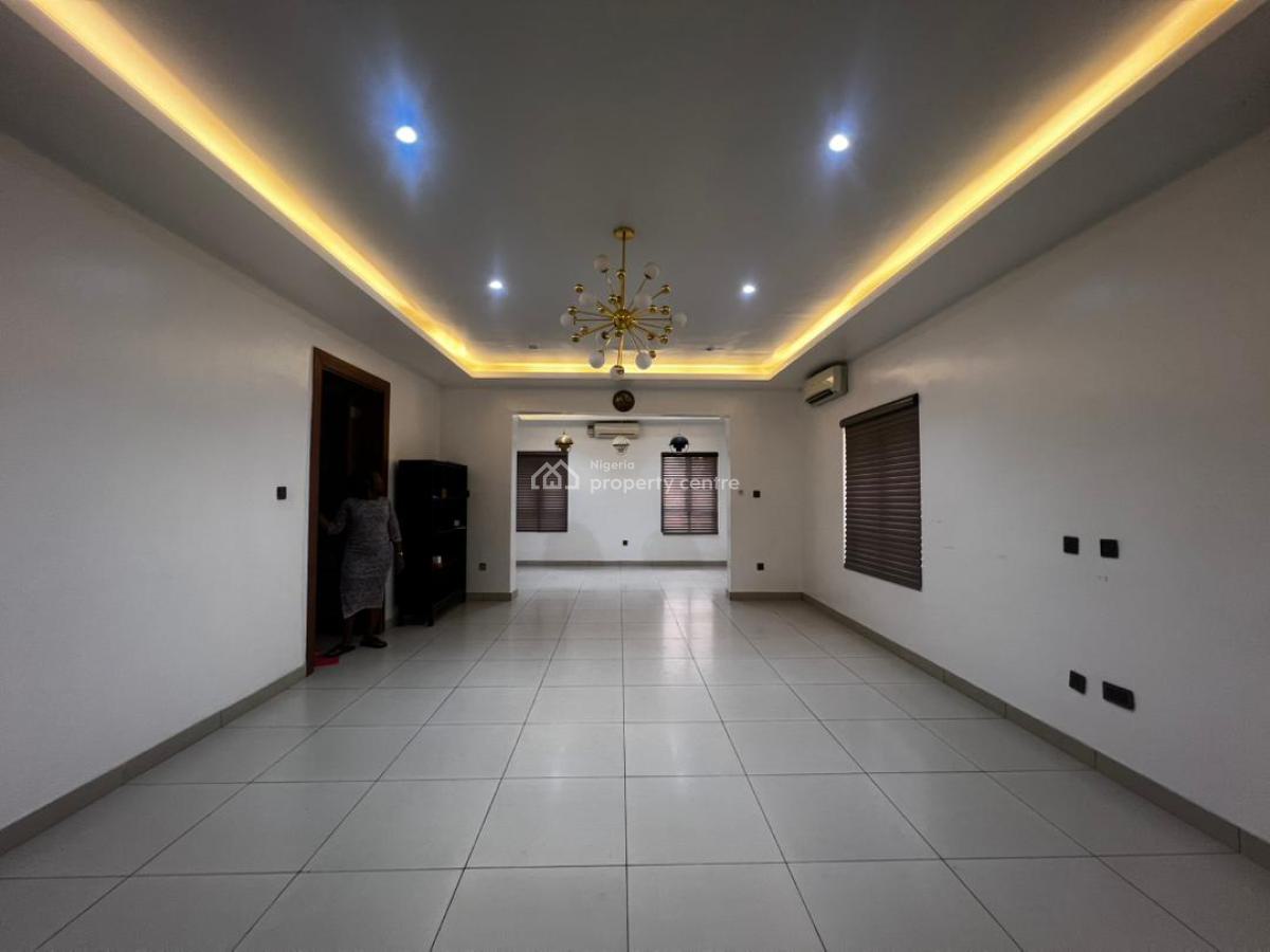 Fully Serviced Luxury 3 Bedroom Apartment Upstairs with 1-room Bq, Lekki Phase 1, Lekki, Lagos, House for Rent
