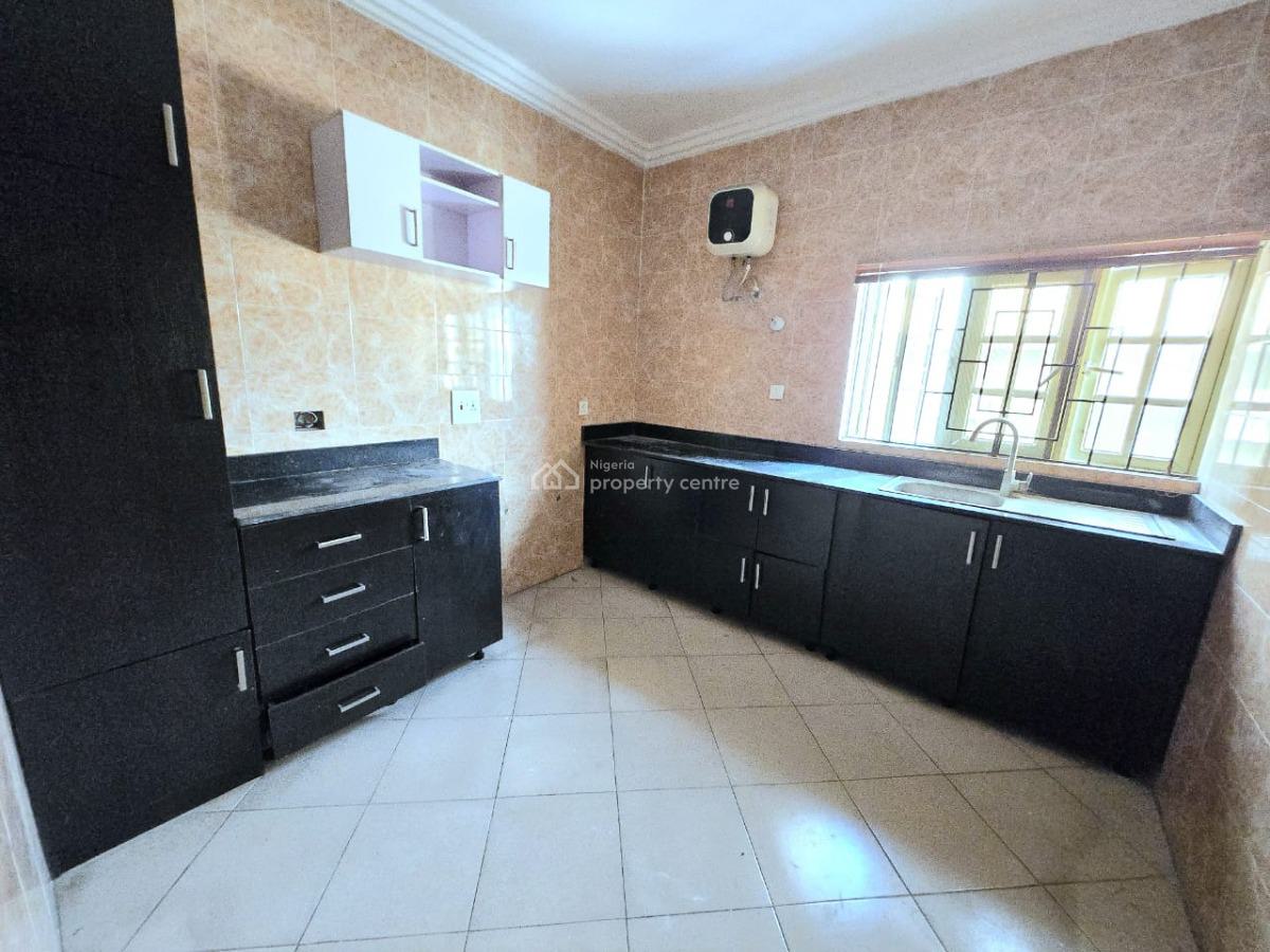 Newly Renovated 3 Bedroom Apartment, Lekki Phase 1, Lekki, Lagos, Flat / Apartment for Rent