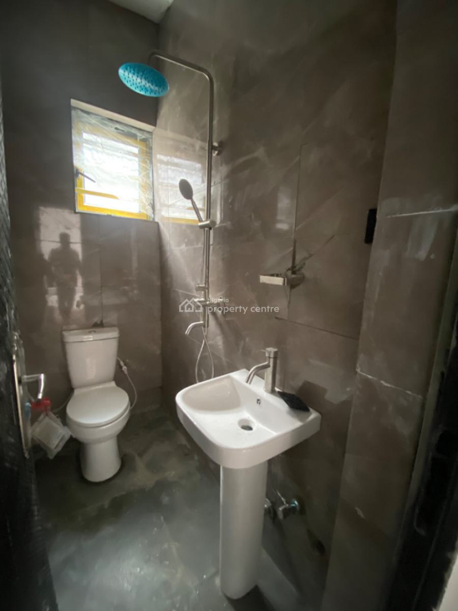 an Executive 2 Bedroom Flat, Silver Crest Estate Thera Annex Before Novare Shoprite Ajah, Lekki, Lagos, Flat / Apartment for Rent