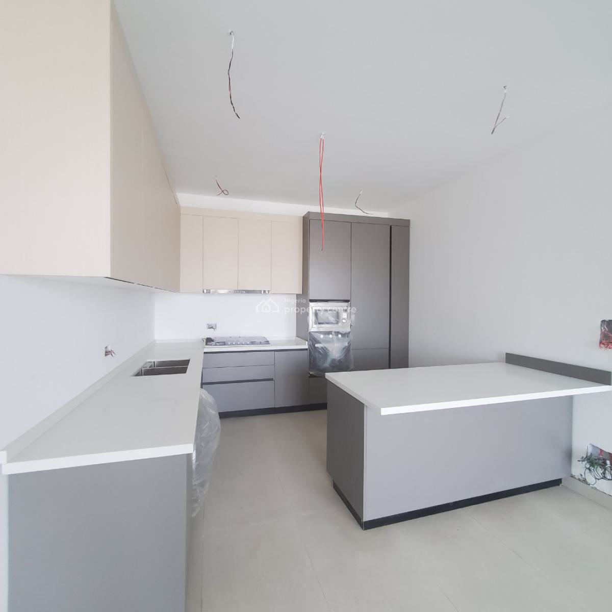 Lovely 2 Bedroom Apartment Within a Secured Environment, Lekki Phase 1, Lekki, Lagos, Flat / Apartment for Sale