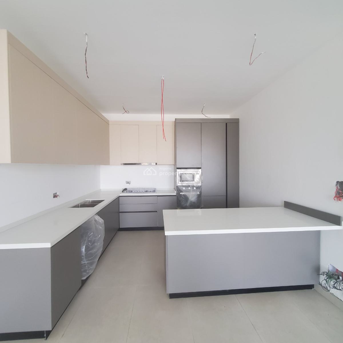 Lovely 2 Bedroom Apartment Within a Secured Environment, Lekki Phase 1, Lekki, Lagos, Flat / Apartment for Sale