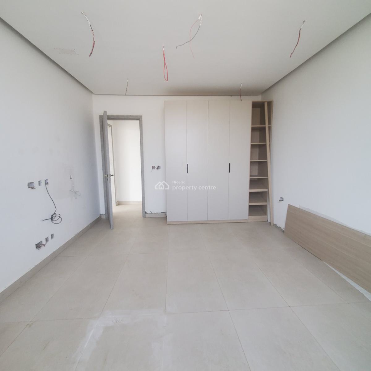 Lovely 2 Bedroom Apartment Within a Secured Environment, Lekki Phase 1, Lekki, Lagos, Flat / Apartment for Sale