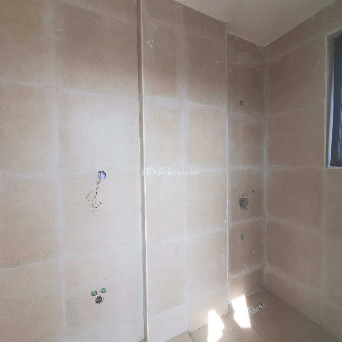 Lovely 2 Bedroom Apartment Within a Secured Environment, Lekki Phase 1, Lekki, Lagos, Flat / Apartment for Sale