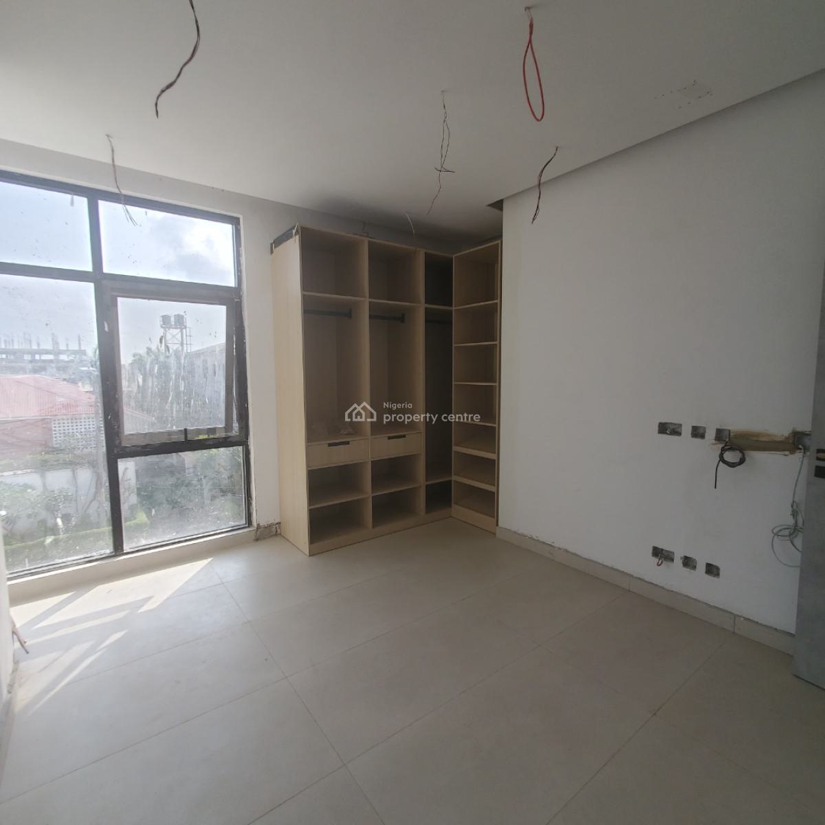 Lovely 2 Bedroom Apartment Within a Secured Environment, Lekki Phase 1, Lekki, Lagos, Flat / Apartment for Sale