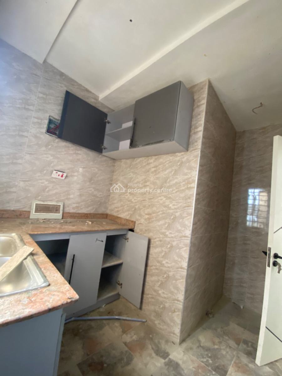 an Executive Two Bedroom Flat, Silver Crest Estate Before Shoprite Ajah, Lekki, Lagos, Flat / Apartment for Rent