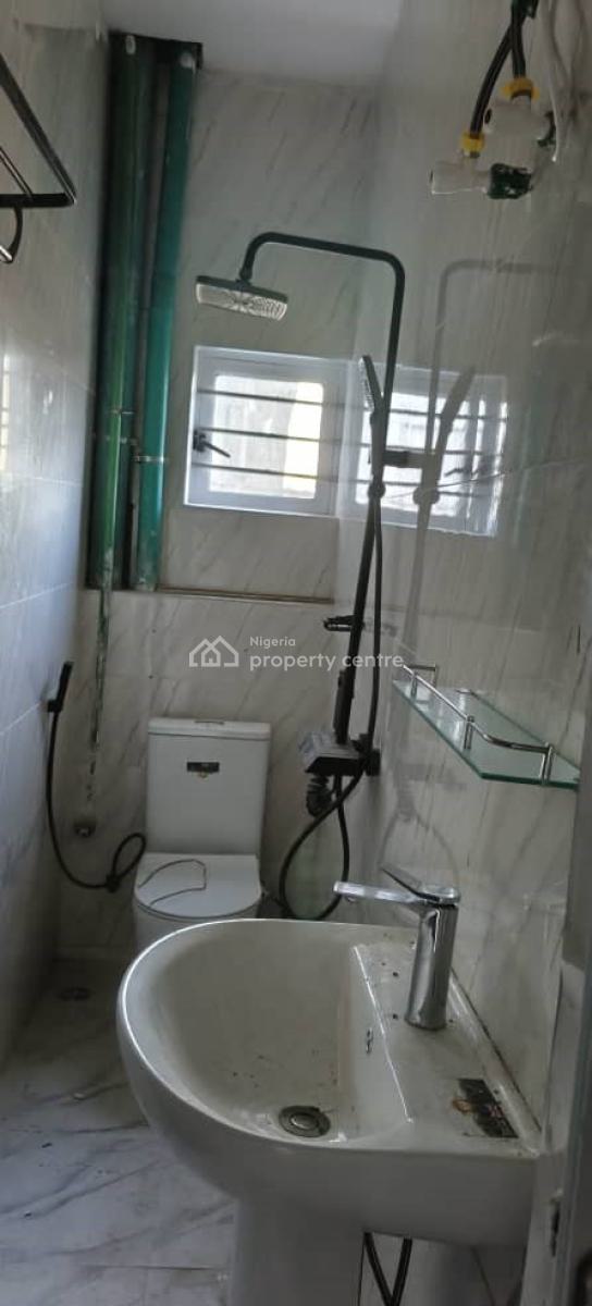Two Bedroom Flat, Ilasan Chisco, Ikate Elegushi, Lekki, Lagos, Flat / Apartment for Sale