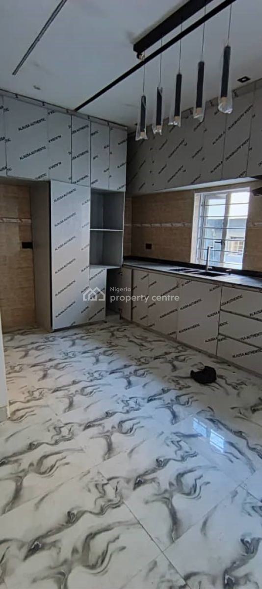 Two Bedroom Flat, Ilasan Chisco, Ikate Elegushi, Lekki, Lagos, Flat / Apartment for Sale