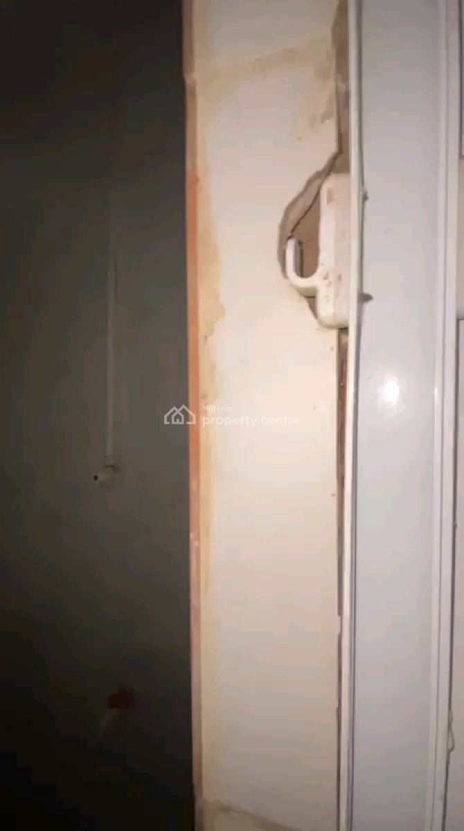 Standard and Executive Room Self Contained, Jibowu, Jibowu, Yaba, Lagos, Self Contain (single Rooms) for Rent