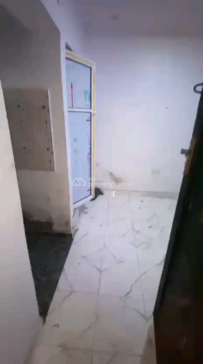 Standard and Executive Room Self Contained, Jibowu, Jibowu, Yaba, Lagos, Self Contain (single Rooms) for Rent