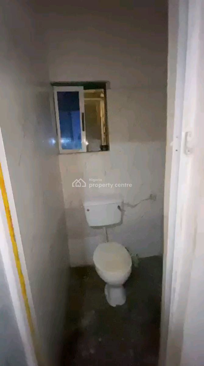 Standard and Executive Room Self Contained, Jibowu, Jibowu, Yaba, Lagos, Self Contain (single Rooms) for Rent