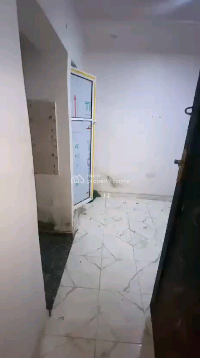 Standard and Executive Room Self Contained, Jibowu, Jibowu, Yaba, Lagos, Self Contain (single Rooms) for Rent