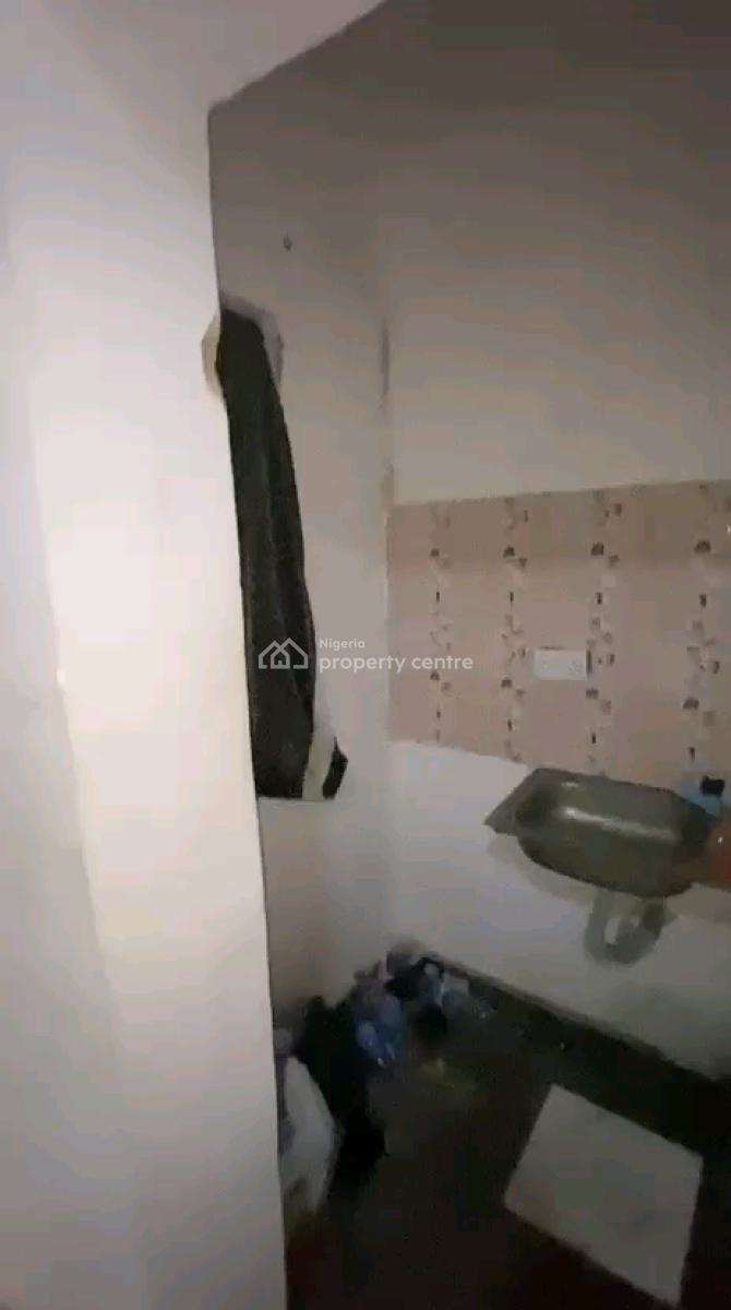 Standard and Executive Room Self Contained, Jibowu, Jibowu, Yaba, Lagos, Self Contain (single Rooms) for Rent