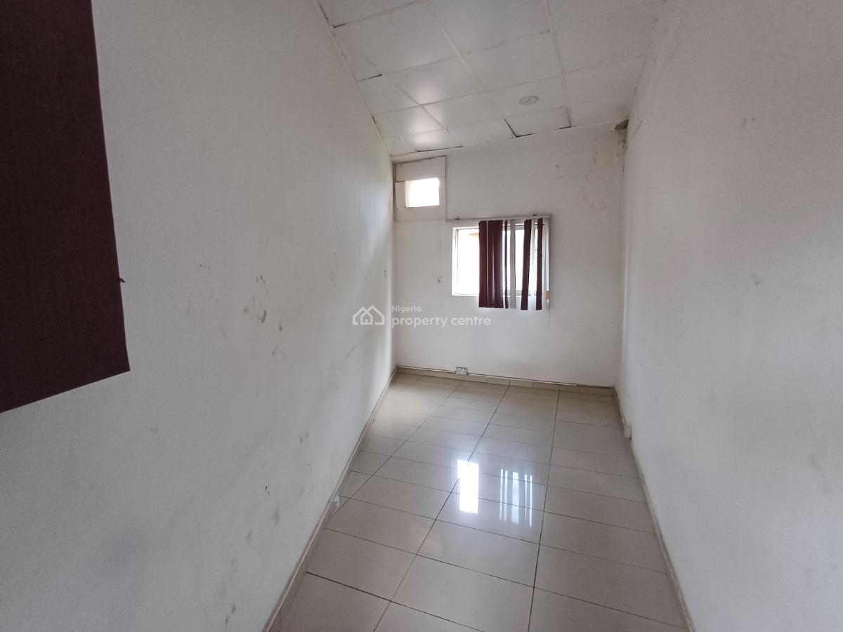 11sqm Office / Shop Space on The Second Floor, Wuse 2, Abuja, Office Space for Rent
