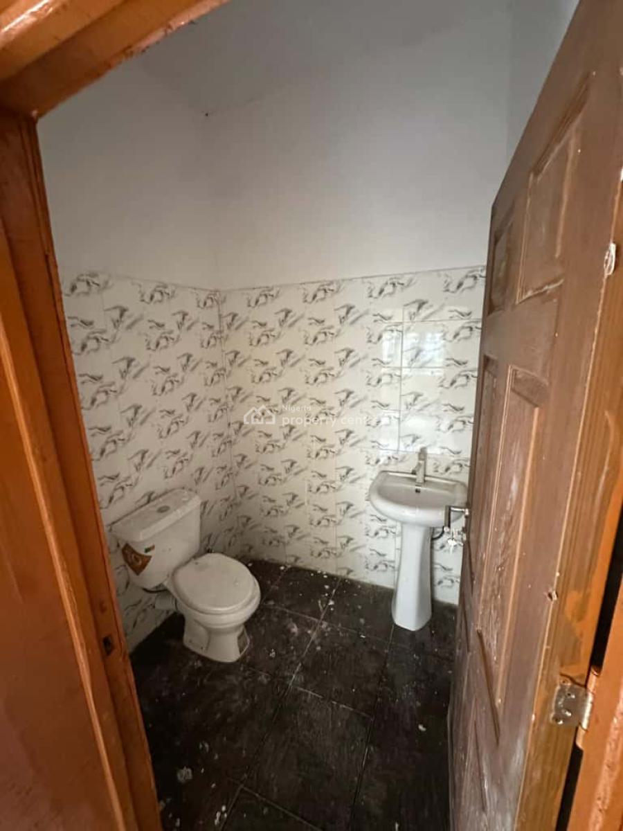 Spacious 2bedroom Apartment, Ologolo, Lekki, Lagos, Flat / Apartment for Rent