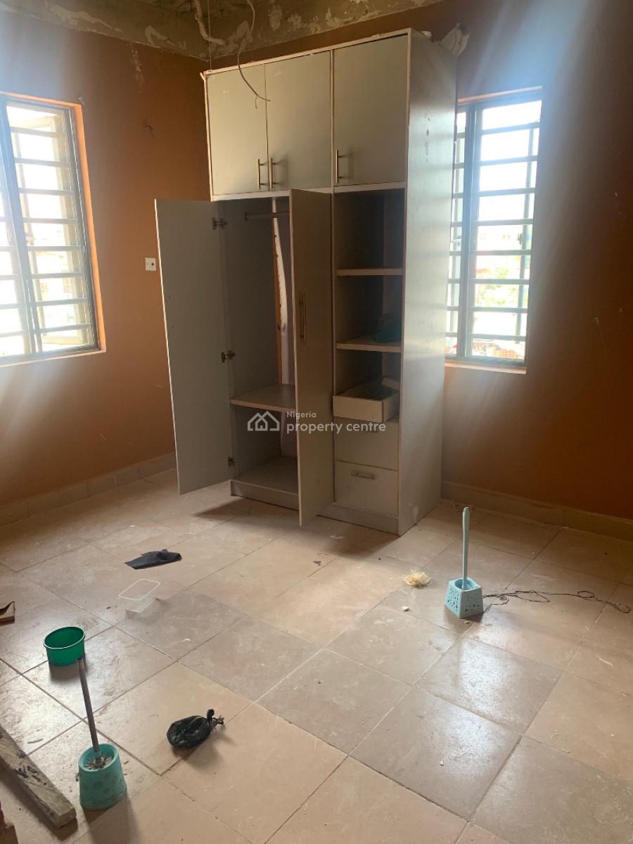 Standard 3bed Apartment in Ologolo, Ologolo, Lekki, Lagos, Flat / Apartment for Rent
