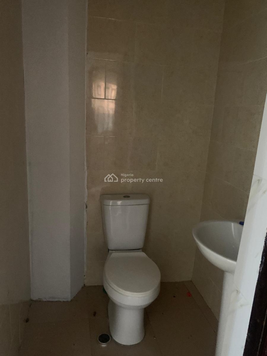 Standard 3bed Apartment in Ologolo, Ologolo, Lekki, Lagos, Flat / Apartment for Rent