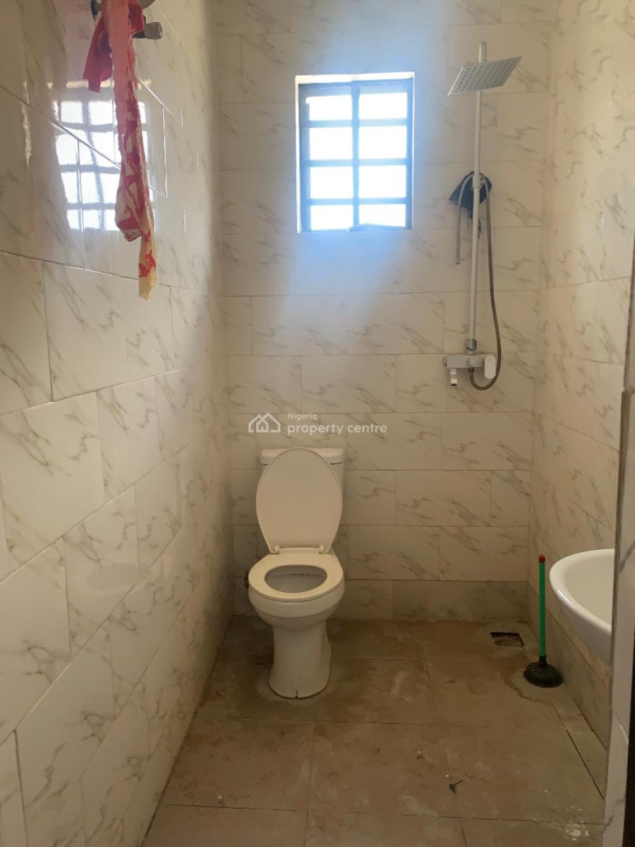 Standard 3bed Apartment in Ologolo, Ologolo, Lekki, Lagos, Flat / Apartment for Rent